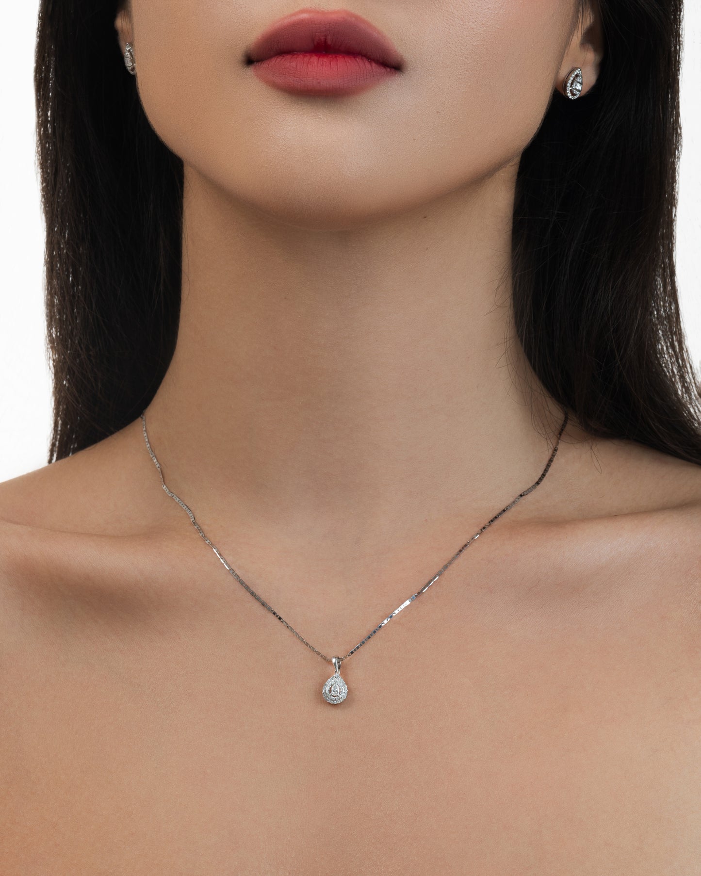 AMORE- Timeless Oval Necklace